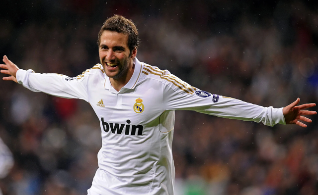  意甲传奇退役，布冯含泪告别绿茵场  