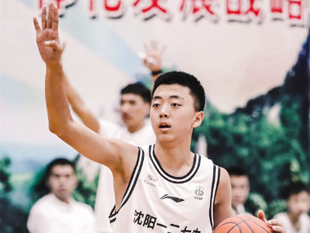  热刺孔蒂变阵三中卫见效，零封对手终结连败颓势  